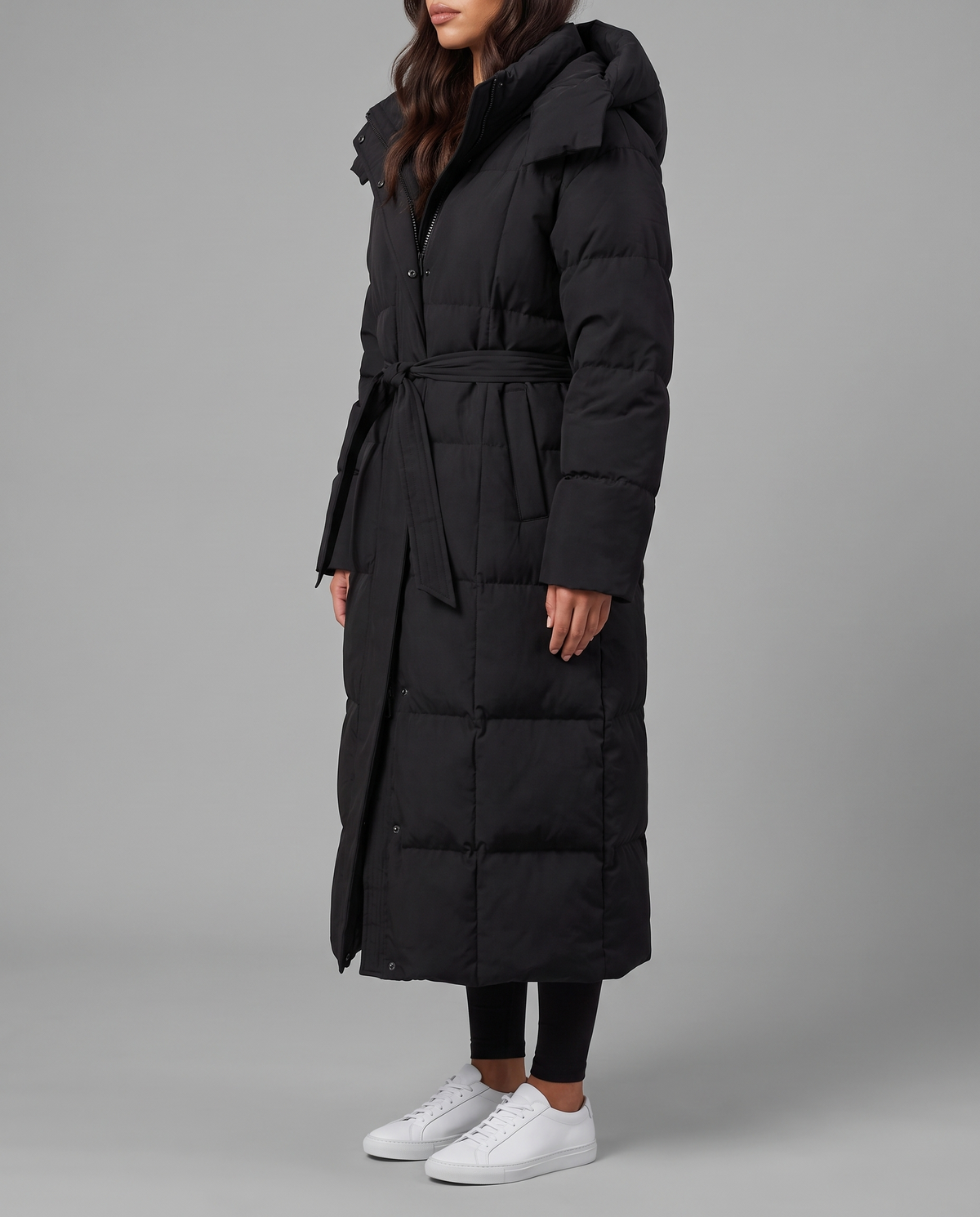 Luciana puffer coat in black – side profile
